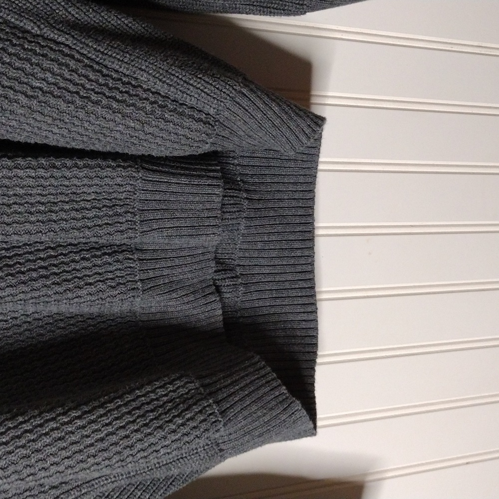 American Rag sweater - Picture 6 of 8